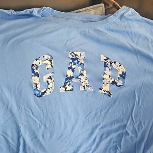 Gap tee shirt